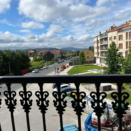 Appartamento Moderno En Valga Ideal Peregrinos Y Familias, Junto Al Camino De Santiago *